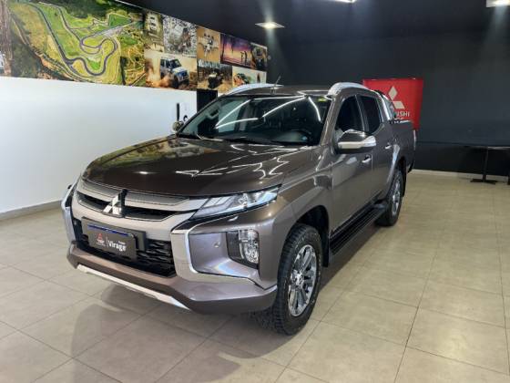 MITSUBISHI L200 TRITON 2.4 16V TURBO DIESEL SPORT HPE-S CD 4P 4X4 AUTOMÁTICO MITSUBISHI L200 TRITON 2.4 16V TURBO DIESEL SPORT HPE-S CD 4P 4X4 AUTOMÁTICO
